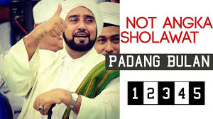 Lirik lagu shalawat berjudul qomarun adalah bentuk pujian kepada rasulullah saw. Not Angka Sholawat Padang Bulan Habib Syech Syekhermania Youtube