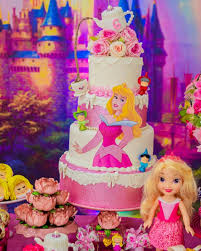 Decoración original para una fiesta de cumpleaños muy personal. Fiestas De Moda Para Nina Temas Modernos Para Un Cumpleanos De Nina