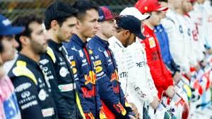 Formula one , сокращенно f1, является высшим классом открытых колесавтогонок , определенных федерацией internationale de l'automobile (fia), мировой руководящий орган автоспорта. Formula 1 V 2020 7 Titul Hemiltona Krizis Ferrari I Samyj Molodoj Chempion