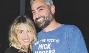 Τι μαρκα γυαλια ειναι αυτα που φορα σε αυτη τη φωτογραφια η μενεγακη τι ηλικια εχει η μαρια μπακοδημου; Maria Hliakh Olh H Alh8eia Gia Th Sxesh Ths Me Ton Nektario Galith Eixe Xwrisei Zappit