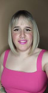 What are some beginner-friendly and affordable graphic eyeliner products  for alternative makeup looks?