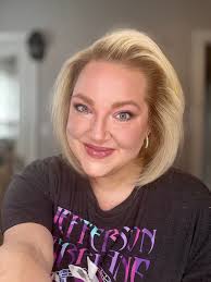 I was joined for a literary lunch by fellow authors, Linda Amstutz and Ted  Bun, together with Poet Johanna Lamon, in Fabrezan. A rainy day so had to  eat indoors. Great fun