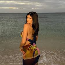 Sign up for email updates from the kylie shop. Kylie Jenner Is Having A Sexy Summer In Eye Popping New Beach Pics E Online