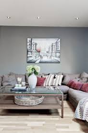 Graue Wandfarbe Und Taupe Ecksofa Und Wandbild Wohnzimmer Einrichten Wohnzimmer Dekor Modern Wohnzimmer Modern
