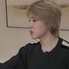 Kim Mello's Instagram, Twitter & Facebook