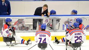 Para hokej (anglicky para ice hockey), do roku 2016 sledge hokej (anglicky sledge ice hockey), je sport, který je příbuzný lednímu hokeji, ale je určen pro handicapované hráče. Ostrava Se Tesi Na Ms V Para Hokeji Trener Briza Odkryl Sirsi Nominaci Hokej Cz Web Ceskeho Hokeje