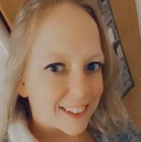 Cathy Dewey's Instagram, Twitter & Facebook