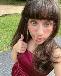 Tara Stephens's Instagram, Twitter & Facebook