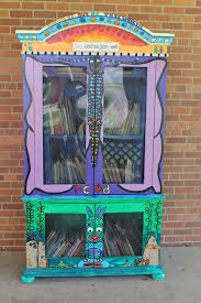Stacy Dickert Conlin East Lansing Mi The Marble Elementary School Students Together With Their Art Teacher Little Free Libraries Free Library Little Library
