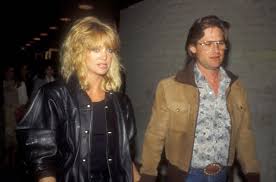 Kurt russell and goldie hawn have been together for 34 years and their romance started with a pickup line that should definitely not work for anyone. Christmas Chronicles Stars Goldie Hawn And Kurt Russell S Relationship Timeline