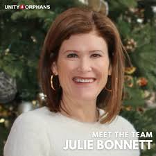 Julie Bonnett's Instagram, Twitter & Facebook