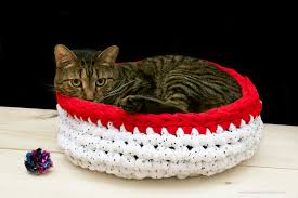 Crochet the super big chunky yarn with a 30mm hook to whip up this cat bed. Tutorial Super Bulky Crocheted Cat Bed Red Handled Scissors