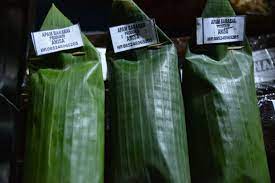 Di balik kepopuleran apam barabai, ternyata distribusi kue ini kepada pelanggan sangatlah minim. Kerajinan Tangan Makanan Tradisional Meratus Geopark