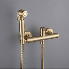 Jeden tag werden tausende neue, hochwertige bilder hinzugefügt. Bidet Wasserhahn Set Pinsel Gold Wand Montiert Bad Bidet Wasserhahn Hochdruck Wc Spritzpistole Messing Heisse Und Kalte
