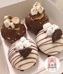 S Mores And Cookies And Cream Hot Chocolate Bombs Christmas Hot Chocolate Smores Hot Chocolate Chocolate Bomb
