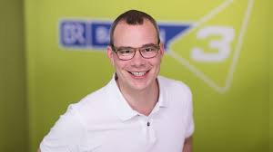 Am besten sogar in kombi mit schlafmütze mit diesem bayern 3 sendermotto bringen sebastian winkler und die frühaufdreher bayern gut in den tag. Die Neuen Bayern 3 Fruhaufdreher Jeder Morgen Ein Neuer Morgen Pressemitteilungen Presse Br De