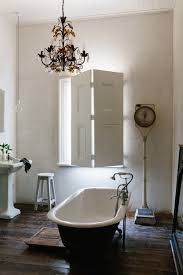Mini Maison Champetre Salle De Bain Vintage Baignoire Sur Pied Noire Mini Maison Champet Idee Salle De Bain Inspiration Salle De Bain Salles De Bains Rustiques