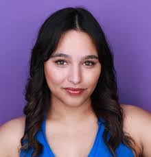 Mara Johnston's Instagram, Twitter & Facebook