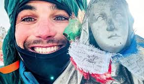 Benjamin Védrines escala 'BASE' (1.000 m, M8+, 7a) al Dru en solitario  invernal