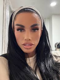 Good morning 🌅 Makeup 💄 ready for panto 😝😘🥰 #katieprice #thisisme  #thankyouforyoursupport