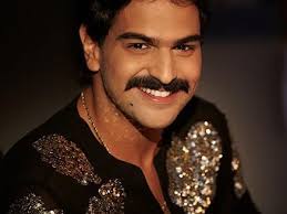 Rafael orozco, el ídolo es una telenovela colombiana que será transmitida en colombia por caracol televisión. Alejandro Palacio El Idolo En Twitter Nuevamente Rafael Orozco El Idolo Es Primer Lugar En Sintonia Gracias Rafa Por Iluminar Mis Pasos Http T Co Pcfmwqjz