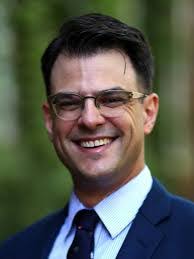 Sean Trainor's Instagram, Twitter & Facebook