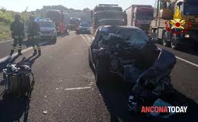 Maybe you would like to learn more about one of these? Incidente In A14 Prima Il Tamponamento Mortale E Poi Un Auto Ha Falciato 2 Persone