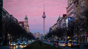 Zu hause means at home in german. Menschen Blieben Mehr Zu Hause Deutlich Weniger Stau In Berlin Und Potsdam Rbb24