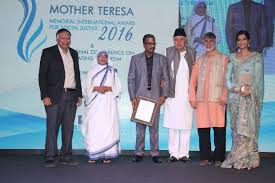 Sonam Kapoor Accepts An Award On Behalf Of Neerja Bhanot At Mother Teresa Memorial International Award 2016 Brandturks Sonam kapoor received the mother teresa memorial international award on behalf of neerja bhanot. sonam kapoor accepts an award on behalf
