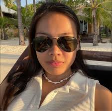 Morgan Freeman reads the lyrics to Justin Bieber's "Love Yourself" and it's  awesome --- Latest Single: http://bit.ly/1UGc5VM