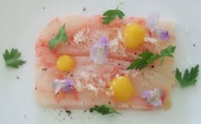I nostri gamberi rossi provengono direttamente da mazzara, ottimi e squisiti li i gamberi rossi di mazara del vallo (o ammaru russo in siciliano) sono una tipologia di gambero molto prelibata e. Crudo Del Mar Ligure Carpaccio Di Gamberi Rossi Di Santa Margherita Salsa Di Mango Finger Lime Armonia In Tavola Menu Per Quattro Stagioni