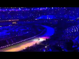 La cerimonia di apertura delle olimpiadi estive del 2012 si è svolta la sera di venerdì 27 luglio 2012 allo stadio olimpico di londra. Olimpiadi Di Londra 2012 Luigi Lamonica Cerimonia Di Apertura Bandiera Olimpica Youtube