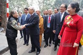 Phải tôn trọng dân thật sự, lắng nghe nhân dân và làm theo mong muốn của nhân dân một cách thật lòng, tổng bí thư nguyễn phú trọng yêu cầu. Tá»•ng Bi ThÆ° Chá»§ Tá»‹ch NÆ°á»›c Va Phu Nhan Cung Kiá»u Bao Tháº£ Ca Tiá»…n Ong Tao Vietnamnet