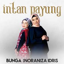 Dengar resapi camkan dan jangan berhenti karna sebuah pertanyaan perlahan menghampiri mendekat dan merusak sistem kerja otak kiri setiap detik bergetar menusuk rusuk di hati. Lirik Lagu Bunga Noraniza Idris Intan Payung Rafzantomomi