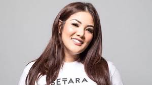 Anindia yandirest ayunda (born january 10, 1989), better known by her stage name nindy is an indonesian recording artist, actress, and businesswoman. Instagram Nindy Ayunda Dibilang Gendut Setelah Melahirkan Ini Dia Tanggapan Dari Istri Aska Tribunstyle Com