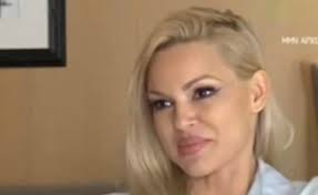 Η γνωστή ηθοποιός περίμενε, όπως φάνηκε. H Biky Kaboyra Apanta Sto Endexomeno Gamoy Me Ton Niko Oikonomopoylo