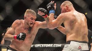 Wie kam abu azaitar in die ufc? Alexander Gustafsson Ufc Kampfer Knockt Gegner Aus Und Macht Freundin Antrag Im Ring Stern De