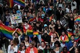 Právě festival byl impulsem k založení spolku prague pride, u jehož zrodu stáli čeští lgbt+ aktivisté a expati dlouhodobě žijící v praze. Thousands March In Paris First Lgbt Pride Since Lockdown Reuters