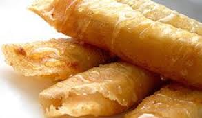 Bentuk pisang aroma ini berbentuk panjang yang berlapis kulit lumpia dan tentunya didalamnya berisi pisang. Resep Pisang Aroma Manis 2019 Resep Masakan Kue Minuman Terbaru
