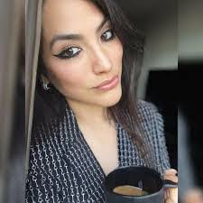 Kim Mounce's Instagram, Twitter & Facebook