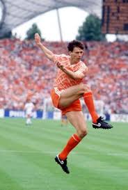 Het nederlands elftal, kortweg 'oranje' genoemd, heeft één keer een groot voetbaltoernooi gewonnen, namelijk het ek van 1988 in support het nederlands elftal met een nederland trainingspak. 100 Van Basten Ideas Marco Van Basten Van Football