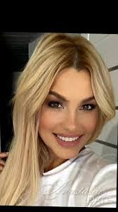 Amanda Hobby's Instagram, Twitter & Facebook