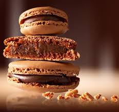 Chocolate Macarons I M Pretty Certain That I Would Love These Delicious Desserts Chocolate Chocolate Maker