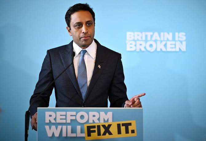 Reform UK's Momentum Stalled by Departures, By-Election Defeat - Bloomberg