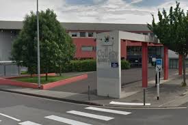 Faits divers la victime aurait été enlevée, séquestrée, violentée et extorquée : Clermont Ferrand Une Adolescente Agressee Au Couteau Devant Son College