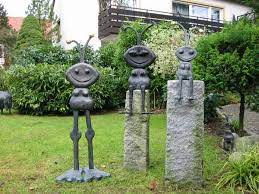 Denn der wohlfühlcharakter eines gartens wird sowohl von den sich in ihm befindlichen pflanzen und blumen. Figuren Fur Den Garten Exklusive Und Besondere Figuren Fur Aussen