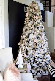 Black And Rose Gold Christmas Tree Rose And Gold Christmas Tree Christmas Tree Decorating Ideas Christmas Decorations Diy Chris Elegant Christmas Trees Elegant Christmas Modern Christmas Tree