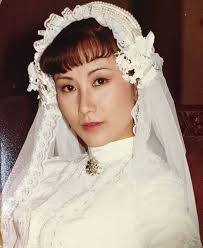 天虹 詞：黃霑 曲：顧嘉煇 唱：汪明荃 萬紫千紅 人世萬千癡癡情濃 耀眼金黃 塵俗時刻苦苦追蹤 那青與藍 原來是塵世種種抑鬱 大千色相 幻化彩虹. å¹´è¼•æ™‚å¾ˆæœ‰æ°£è³ª æ±ªæ˜Žèƒçš„çµ•ç¾Žå°'å¥³æ™‚ä»£