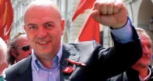 Una mozione votata dalla destra cittadina, con l'astensione di tutti gli altri partiti, vorrebbe bandire dalle celebrazioni del primo maggio le bandiere dei partigiani titini, che quel giorno di 72… Le Foibe Non Furono Un Genocidio Ma Giuste Ritorsioni Di Guerra Lo Sputo Del Comunista Rizzo Su Migliaia Di Vittime Dei Partigiani Rossi Mag 24 Informazione Indipendente