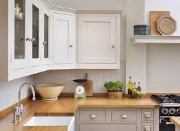 Magnifique Cuisine Blanche Et Grise Une Suggestion Interessante Qui Combine Du Gris Du Blanc Et En 2020 Cuisine Taupe Cuisine Grise Et Blanche Cuisine Grise Et Bois